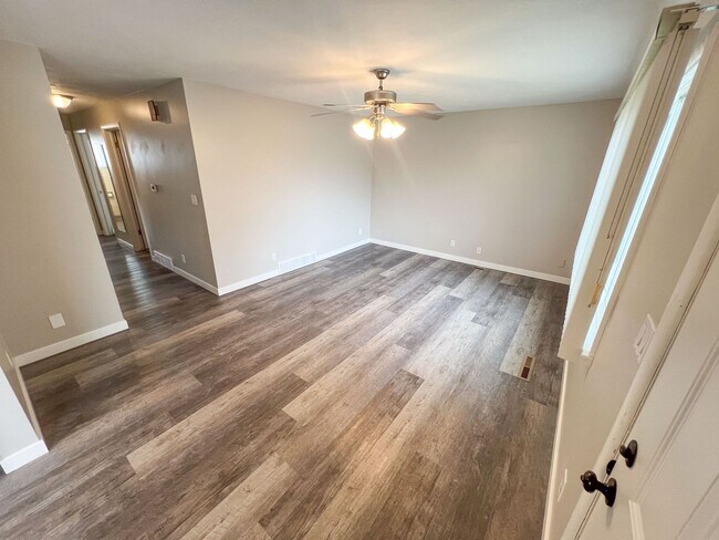 Building Photo - 147 W Fremont Ave