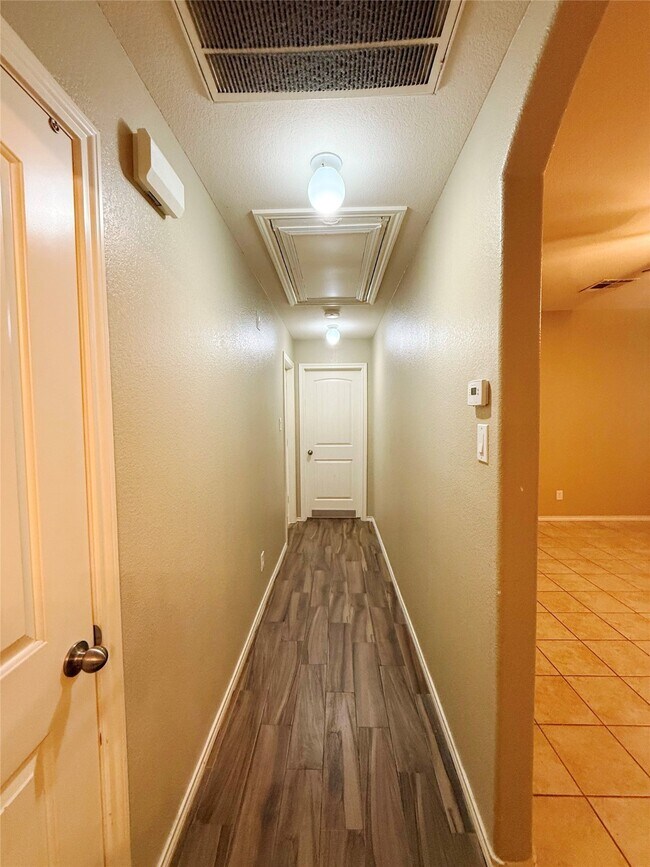 Building Photo - 1626 Thornhollow Dr