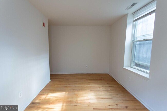 Building Photo - 526 Spruce St