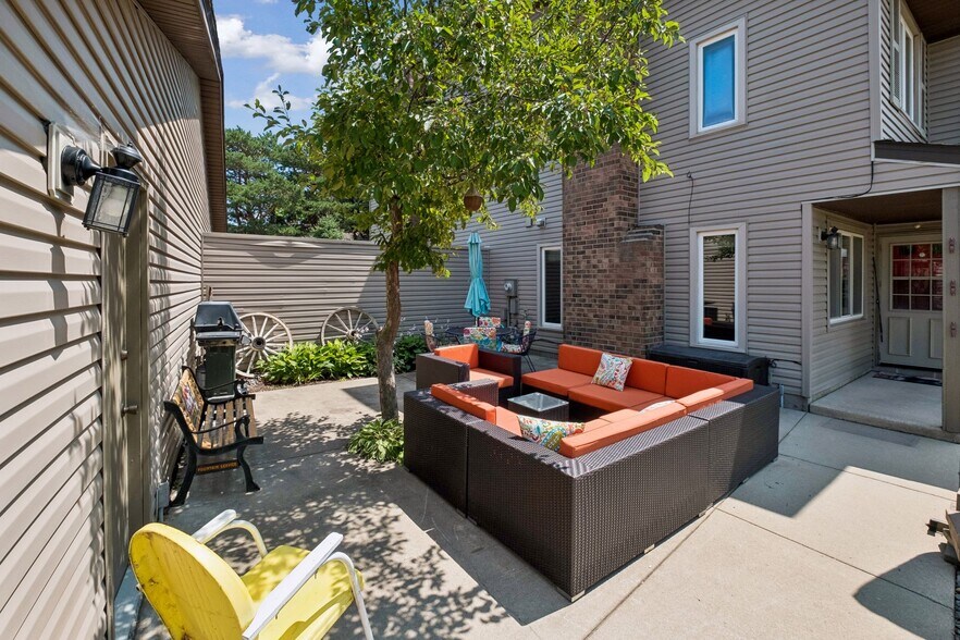 Building Photo - 1748 Karis Way