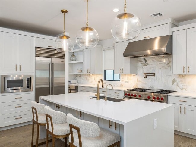 Building Photo - 800 Emilia Ct