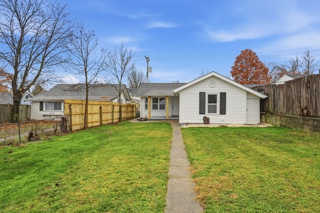 Building Photo - 228 E Siebenthaler Ave