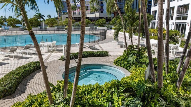 Building Photo - 1541 Brickell Ave