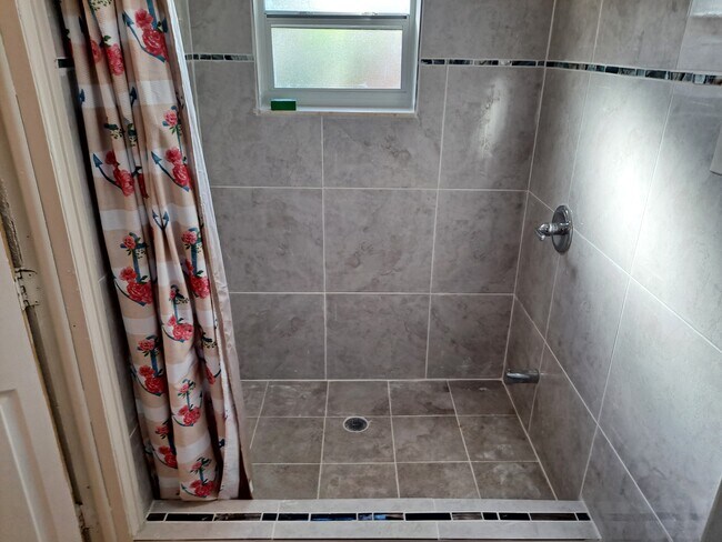 Building Photo - 6600 SW 26th St