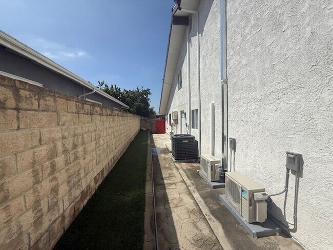 Building Photo - ADU 2 Bedroom for Rent in Sylmar!