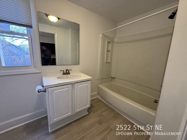 Building Photo - 2522 5th St NE