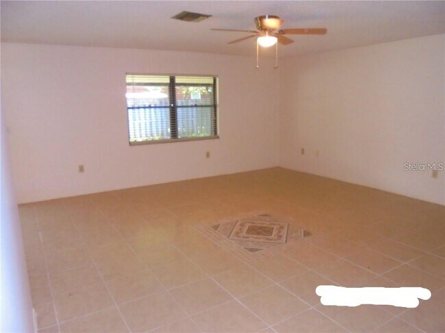 Building Photo - 902 Plum Tree Ln
