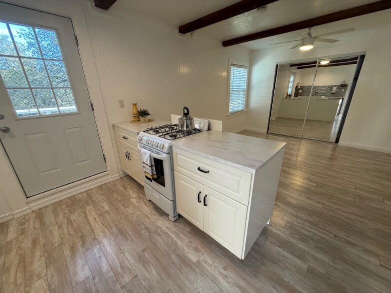 Building Photo - 190 Lubeck Rd