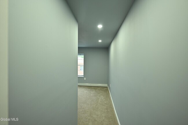 Building Photo - 44 Alexander St