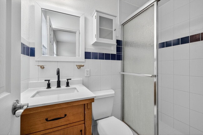 Building Photo - 2591 NE 55th Ct