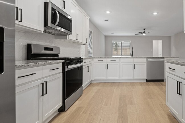 Building Photo - 21563 Bluebonnet Bay Dr