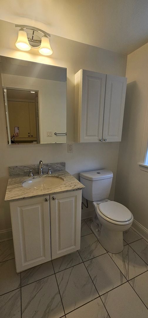 Building Photo - 2-bed, 1.5 Bath Brookline Townhouse