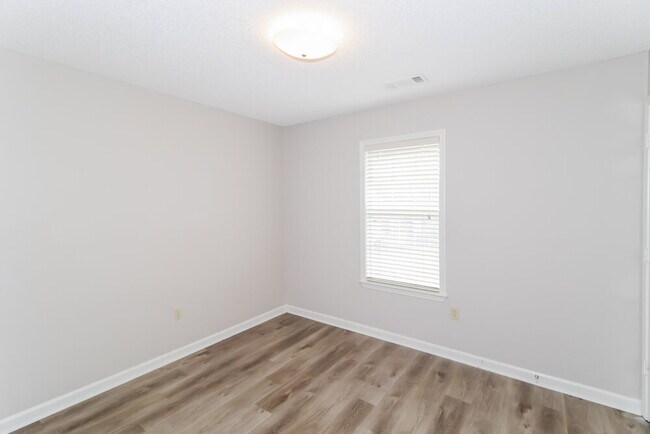 Building Photo - 784 Breeze Way
