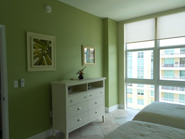 Building Photo - 700 E Boynton Beach Blvd