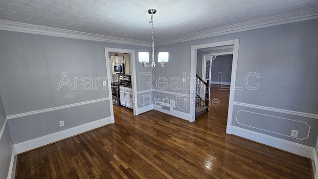 Building Photo - 4858 Glenwhite Dr