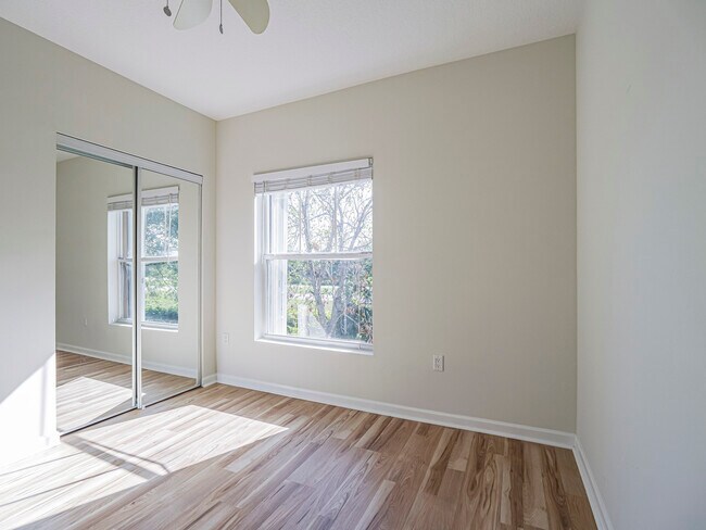 Building Photo - 5095 Fairways Cir