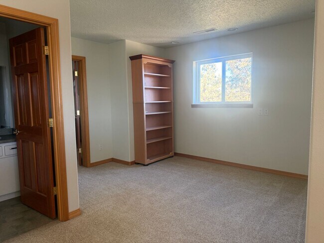 Building Photo - Breathtaking Panoramic Views: Golf Course & Canyon Views Home with Attached Garage in Crooked Riv...