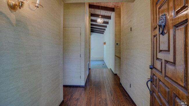Building Photo - 3 Oak Grove Way