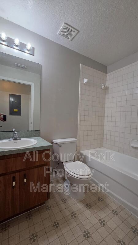Building Photo - 840 Fox Lake Dr