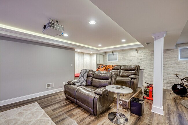 Building Photo - 3423 Goldfinch Dr