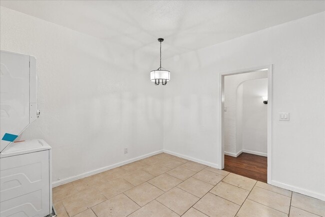 Building Photo - 2818 S Bronson Ave