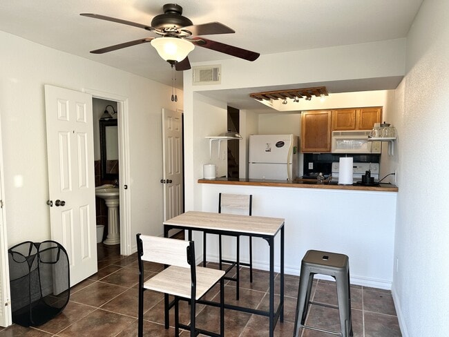 Building Photo - 4141 Whiteley Dr