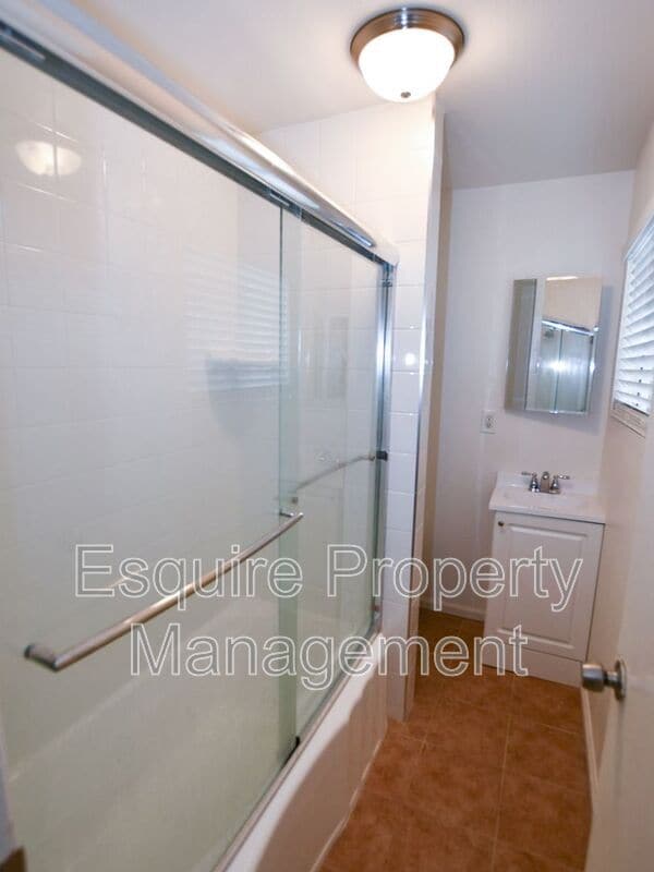 Building Photo - 11119 Rosal Ln
