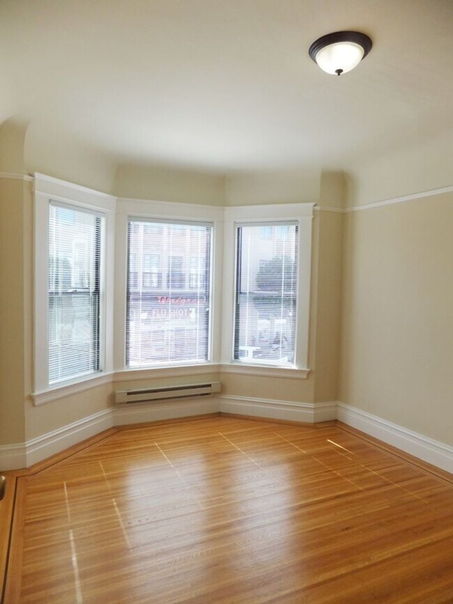 Building Photo - PM0314