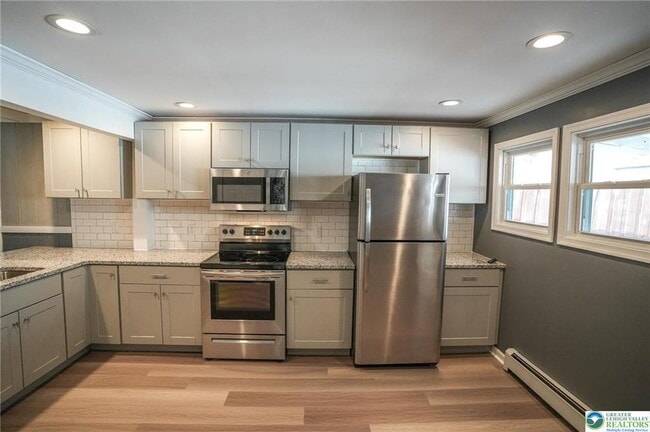 Building Photo - 637 Lehigh Ave