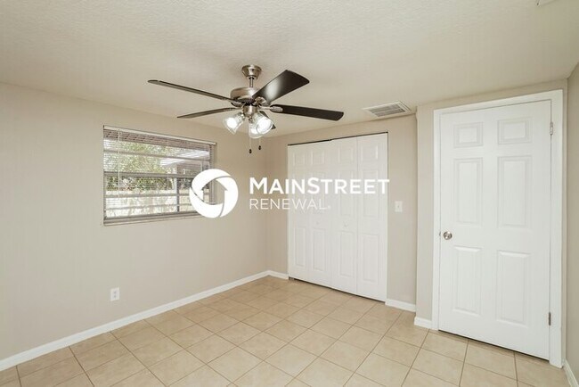 Building Photo - 2 Bedroom Pet-Friendly Home in Port Richey...
