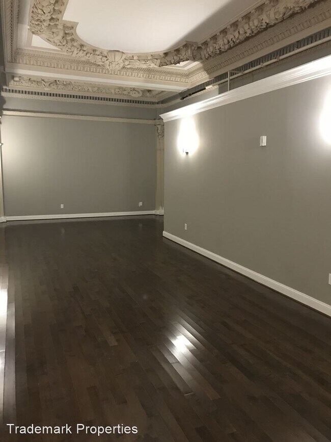 Building Photo - 208-210 E Redwood St