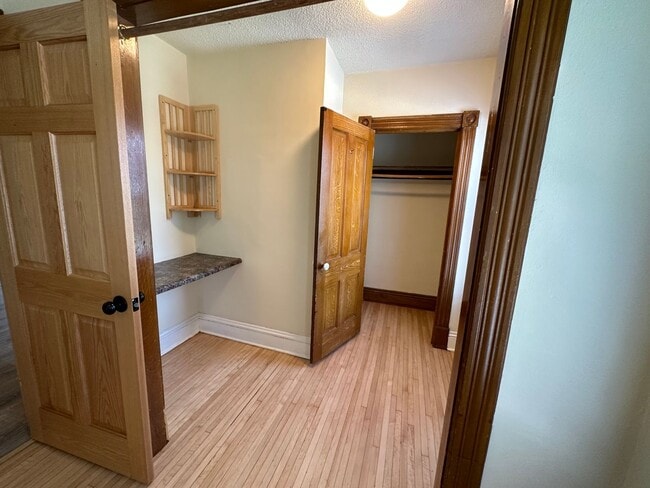 Building Photo - 416 Daly St