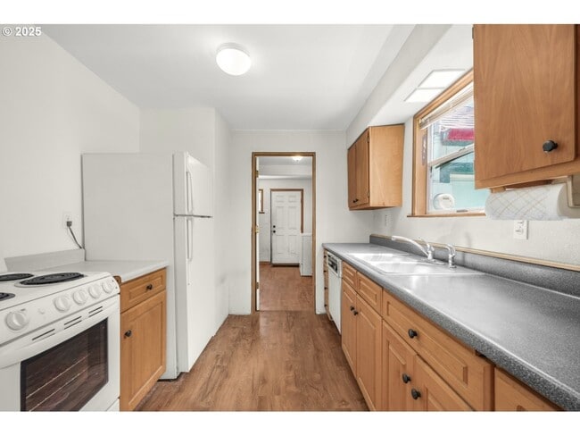 Building Photo - Warner Street Northeast