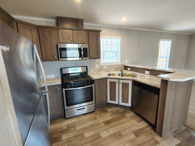 Building Photo - 5201 Chantelle Dr