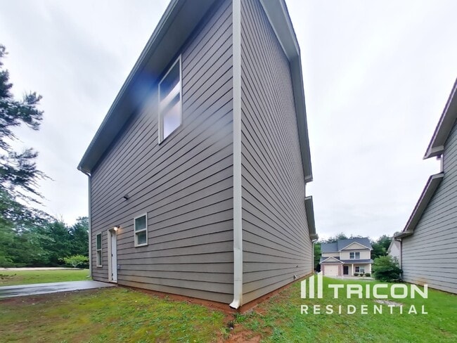 Building Photo - 55 Carriage Hls Dr SE