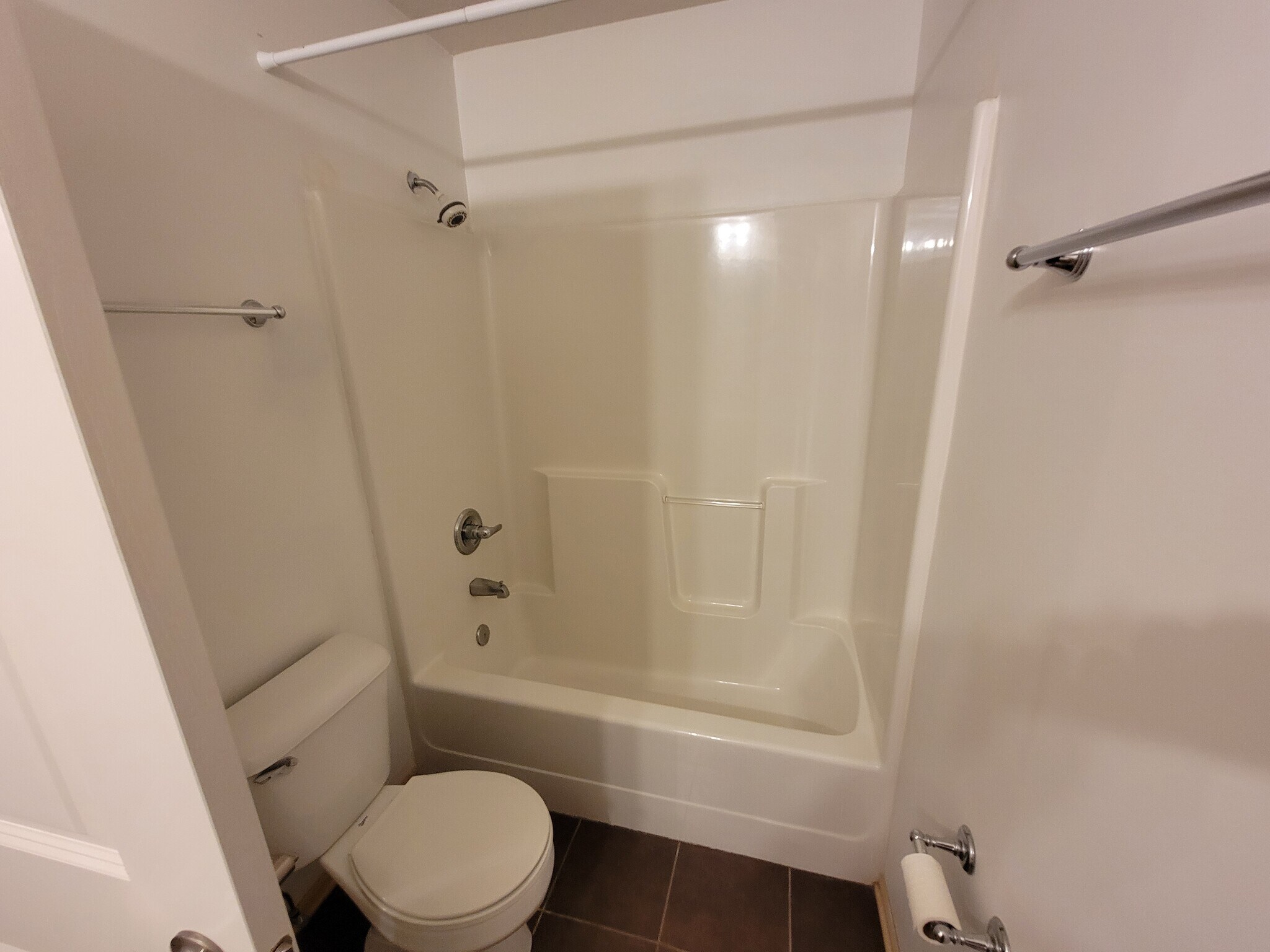 Building Photo - 2900 SE Glenstone Dr