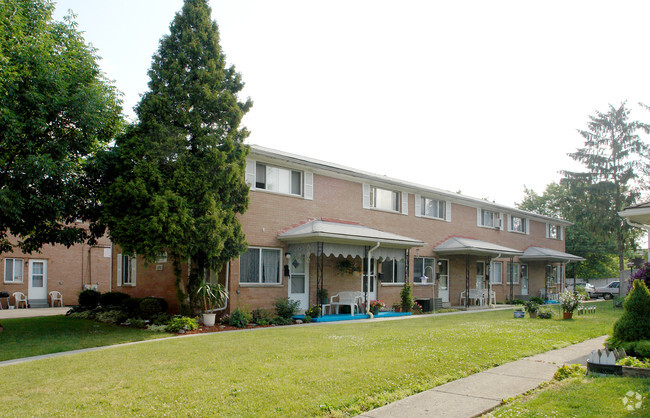 Building Photo - North Meadows