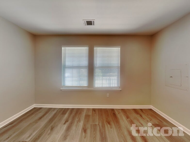 Building Photo - 2378 Iron Horse Dr