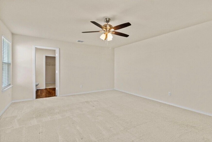 Building Photo - 13011 Sendero Roble