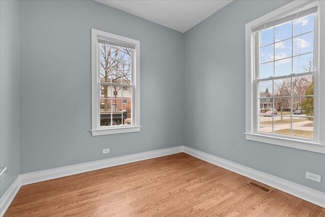 Building Photo - 1334 Wilmette Ave