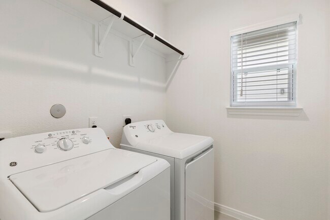 Building Photo - 11828 Whirlaway Dr