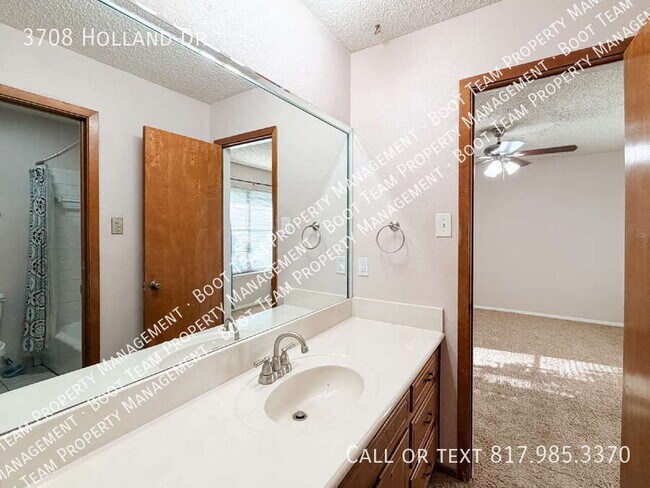 Building Photo - 3708 Holland Dr