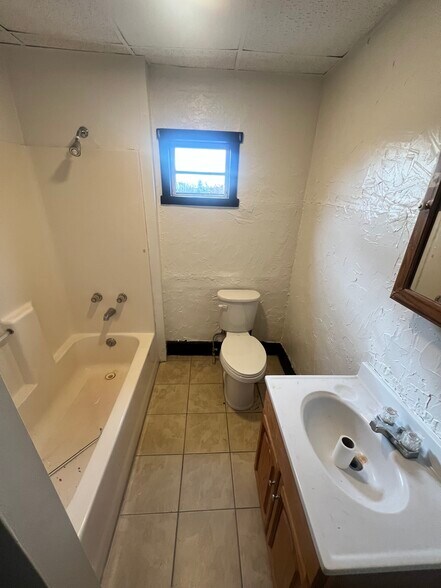 Building Photo - 105 N 12th St