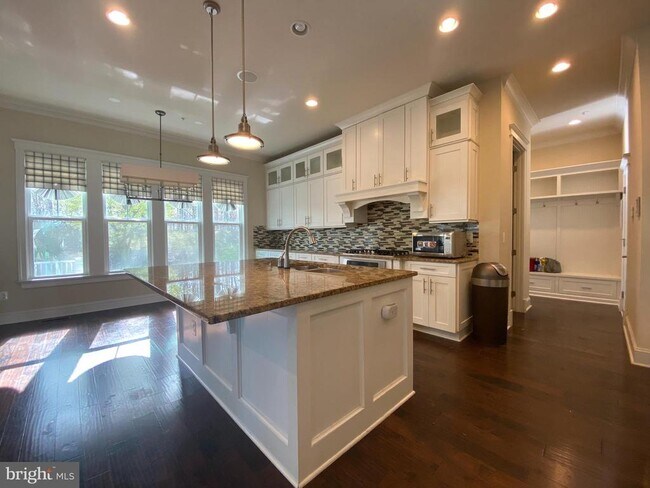 Building Photo - 2163 Potomac River Blvd