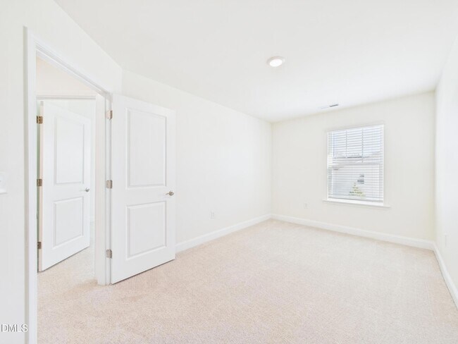 Building Photo - 458 Channel Drop Dr