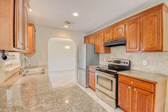 Building Photo - 2074 SE Doverbrook St