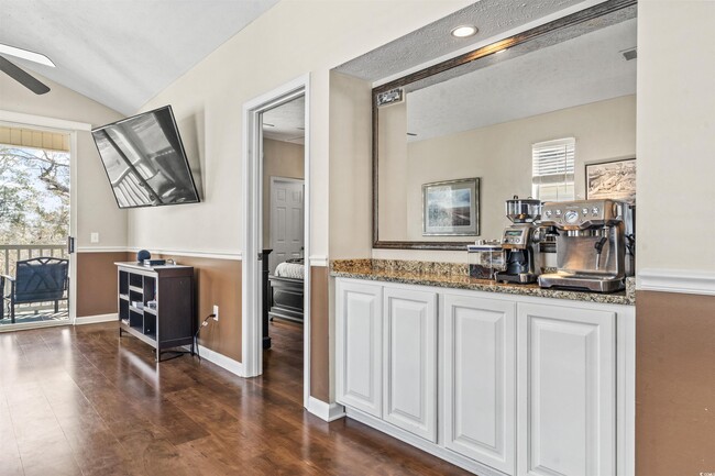 Building Photo - 620 River Oaks Dr