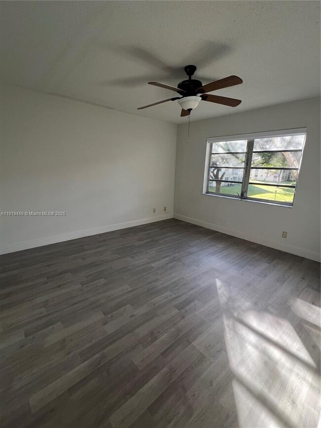 Building Photo - 301 Cambridge Rd