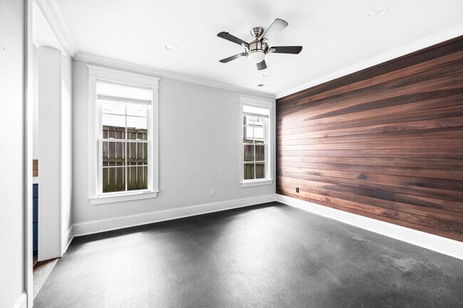 Building Photo - 1735 Hillmont Dr