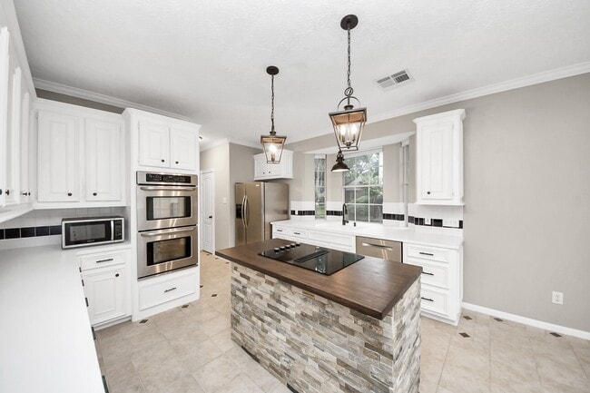 Building Photo - 2405 Guilbeau Ln